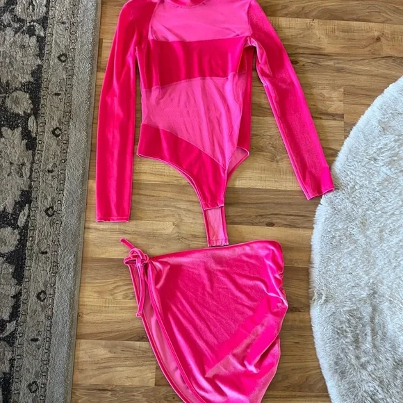 Pretty Little Thing Pink Velvet Bodysuit with Skirt - Picture 7 of 7